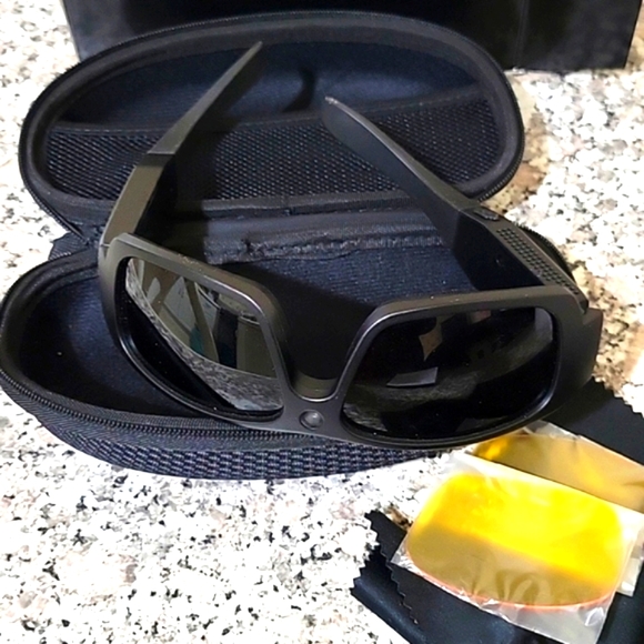 GoVision Camera Sunglasses - Picture 5 of 12